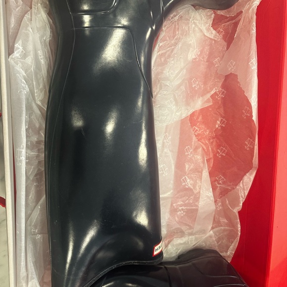 Hunter rain boots in good used condition with boot socks - Picture 4 of 5
